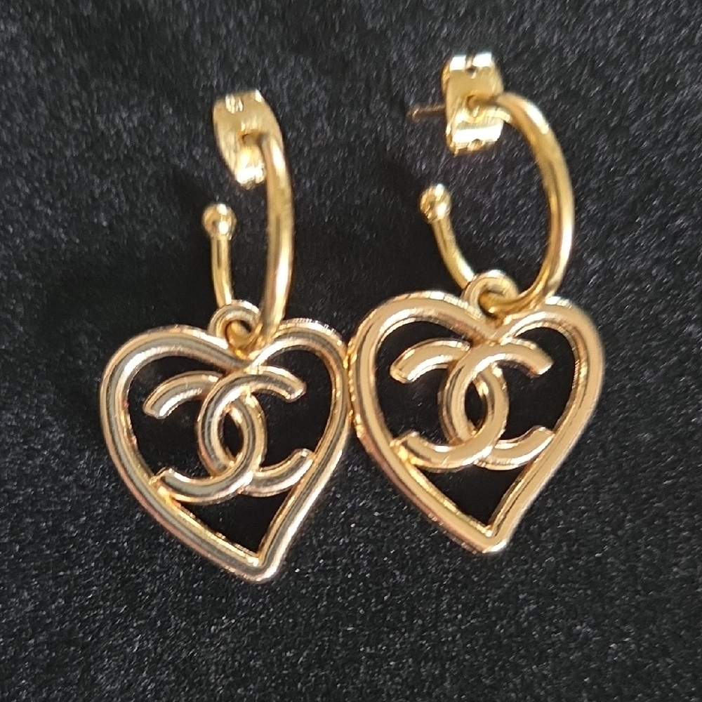 TOKA B Gold Heart Logo Earrings - Picture 6 of 7